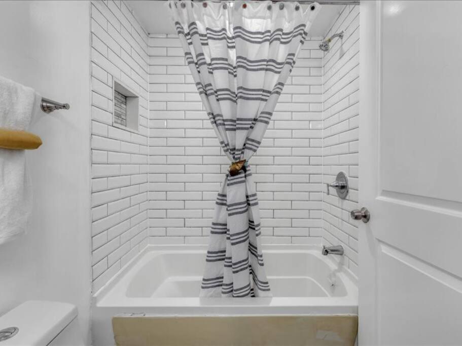 Quaint 3/2.5 Home In Fort Dupont Washington Extérieur photo